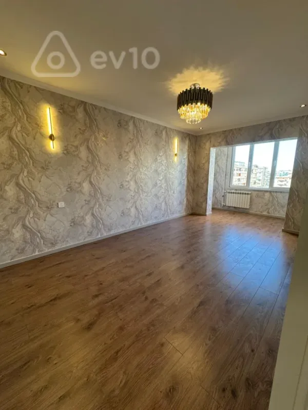 Satılır 2 otaqlı köhnə tikili 65 m²