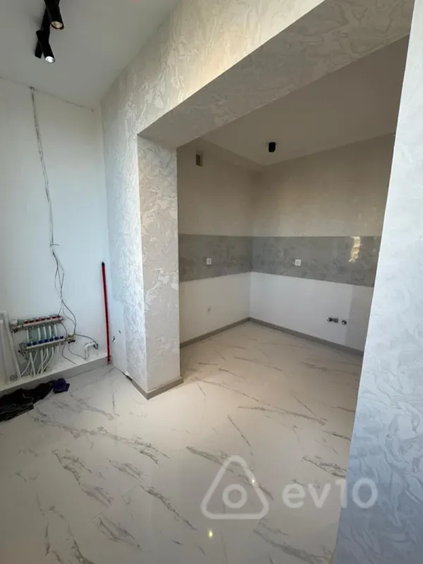 Satılır 2 otaqlı köhnə tikili 65 m²
