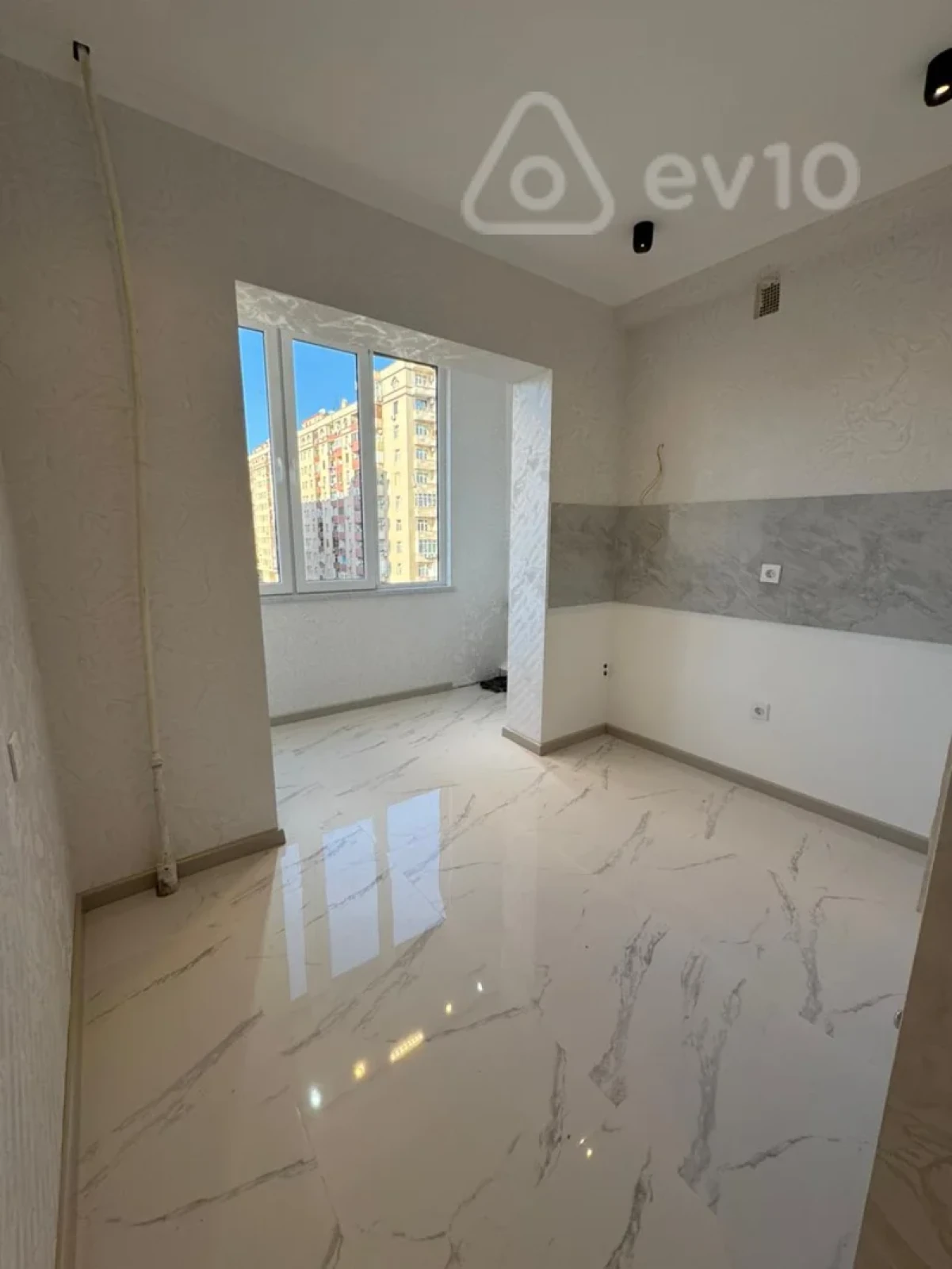 Satılır 2 otaqlı köhnə tikili 65 m²