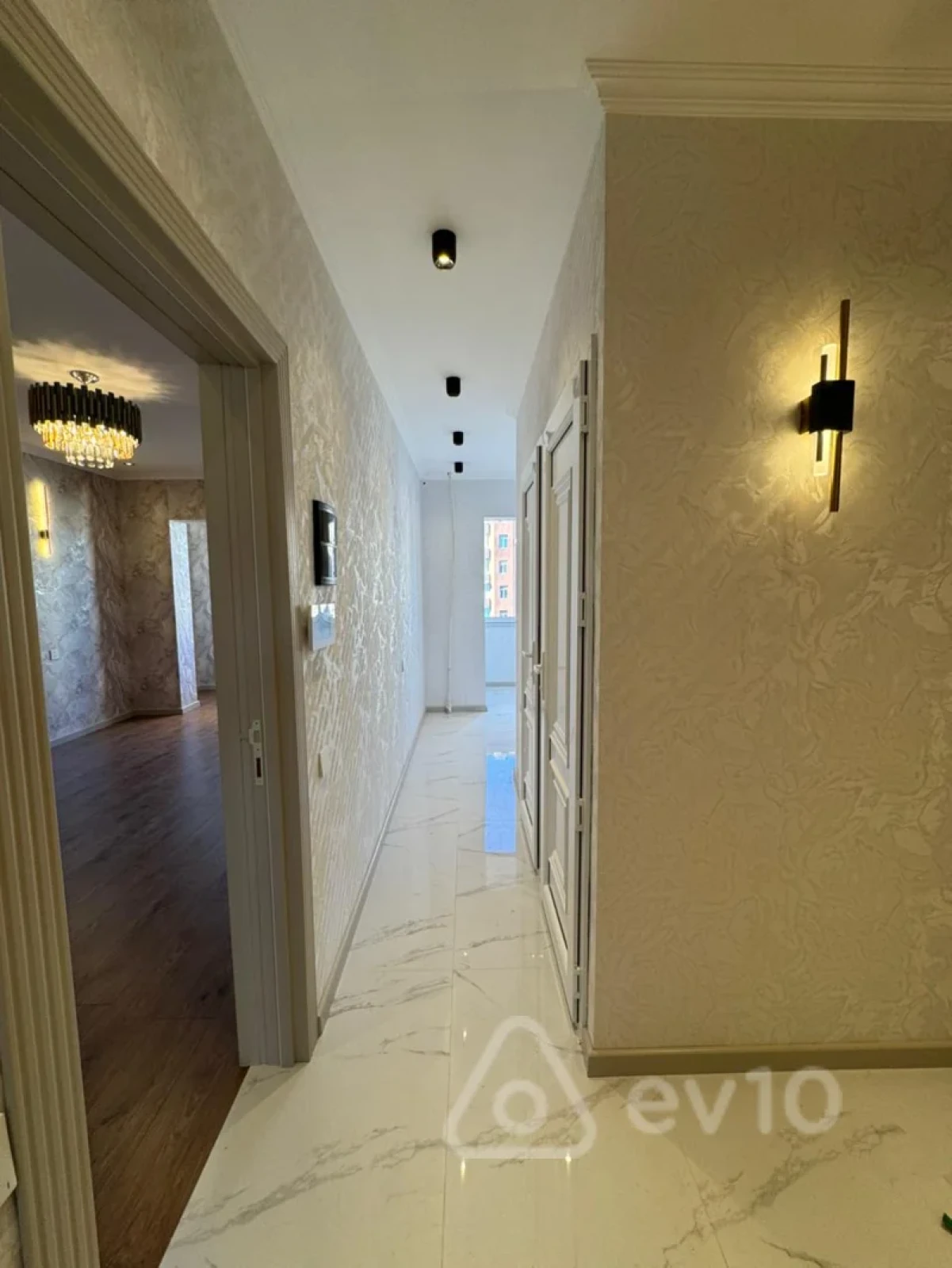 Satılır 2 otaqlı köhnə tikili 65 m²