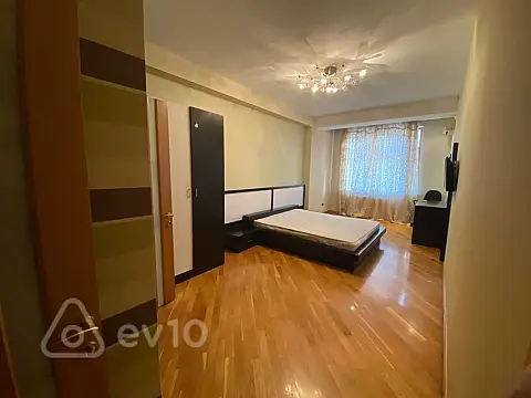 Kirayə verilir 4 otaqlı yeni tikili 220 m²