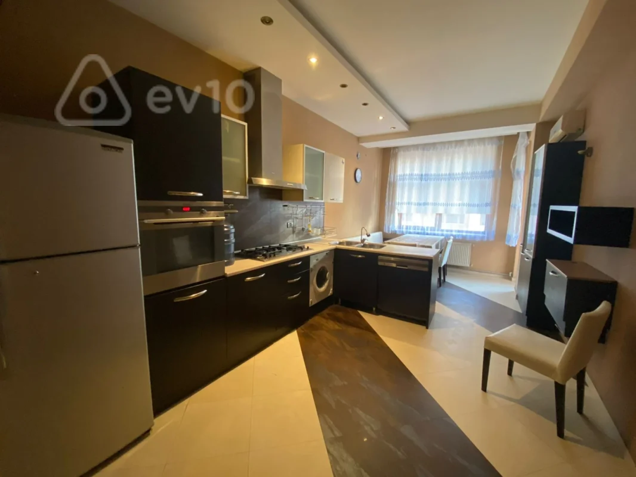 Kirayə verilir 4 otaqlı yeni tikili 220 m²