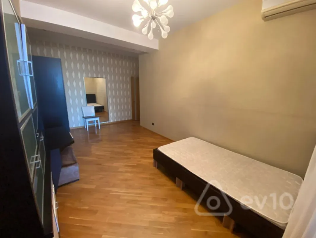 Kirayə verilir 4 otaqlı yeni tikili 220 m²
