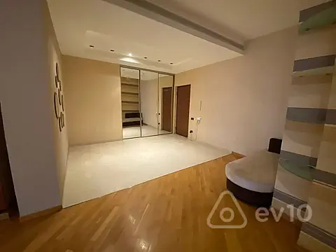 Kirayə verilir 4 otaqlı yeni tikili 220 m²