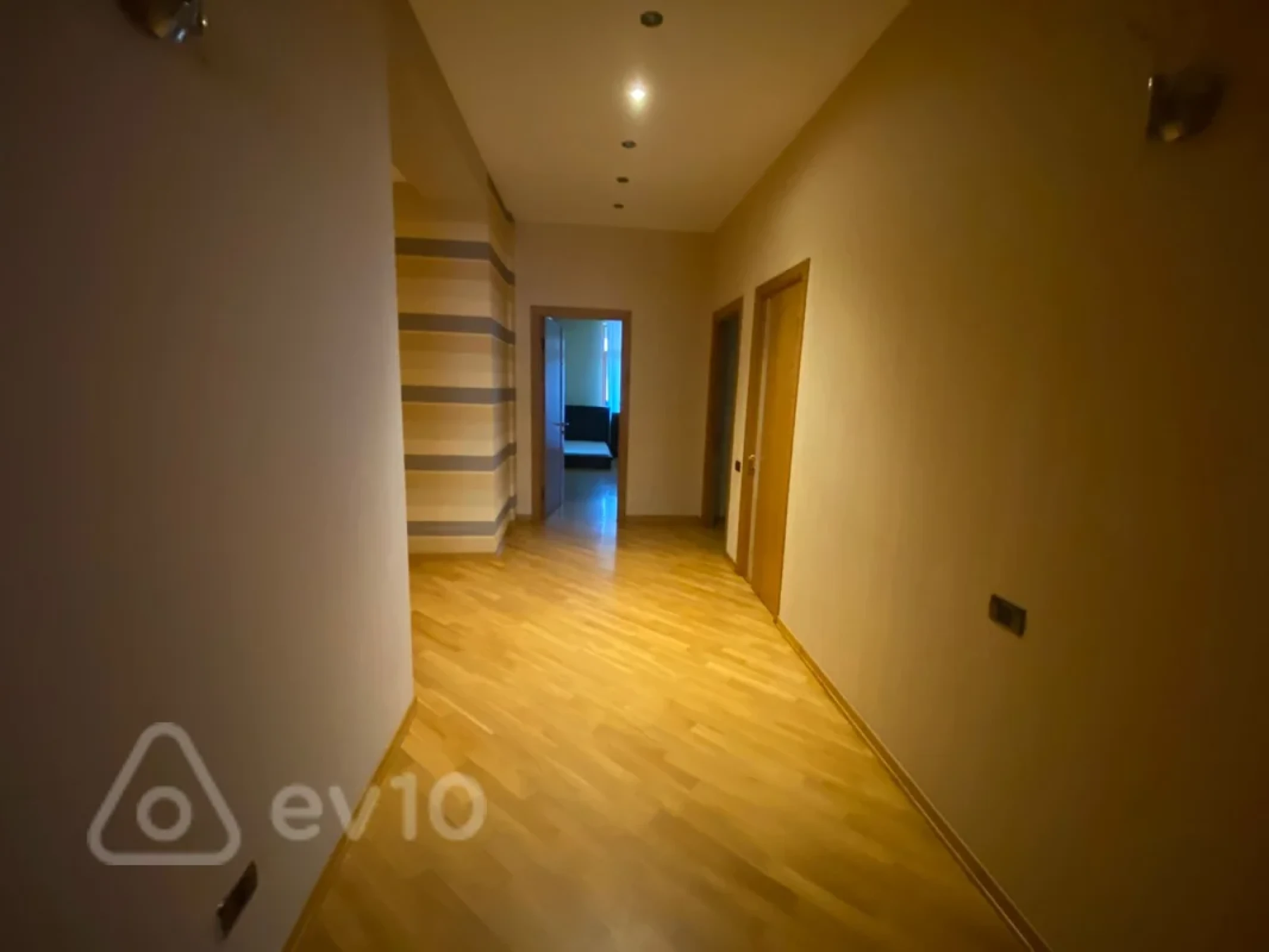 Kirayə verilir 4 otaqlı yeni tikili 220 m²