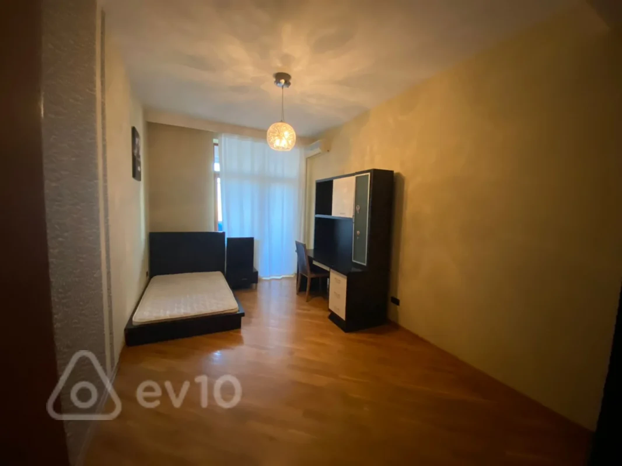 Kirayə verilir 4 otaqlı yeni tikili 220 m²