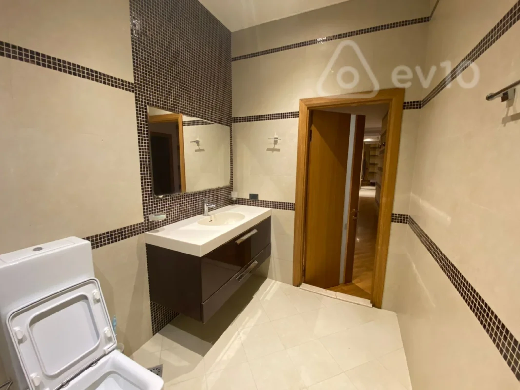 Kirayə verilir 4 otaqlı yeni tikili 220 m²