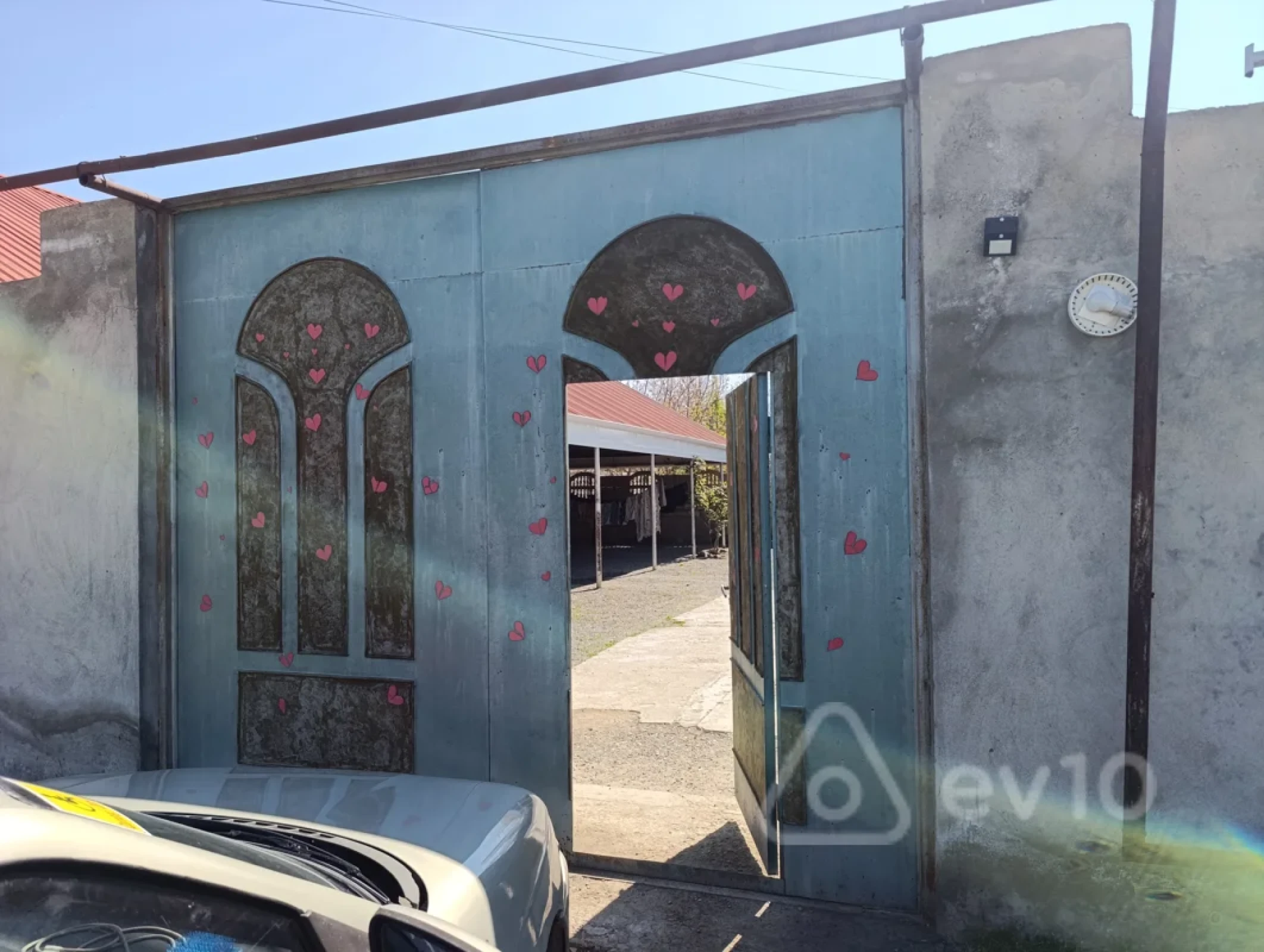 Satılır 6 otaqlı həyət evi 1800 m²