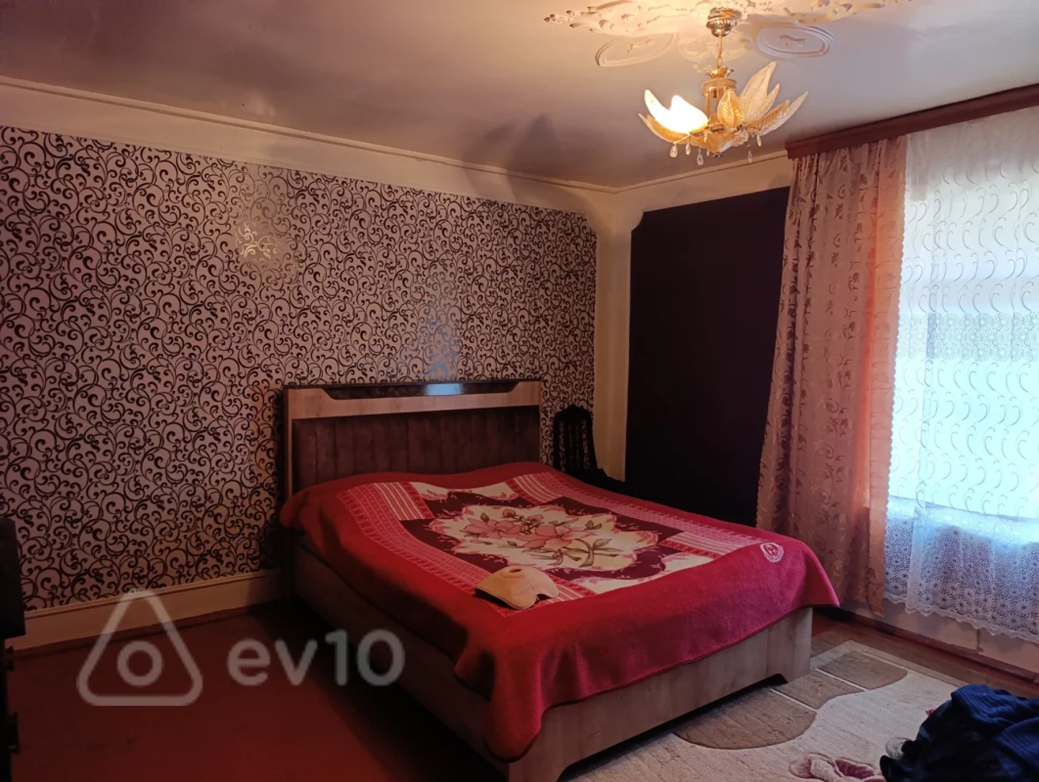Satılır 6 otaqlı həyət evi 1800 m²