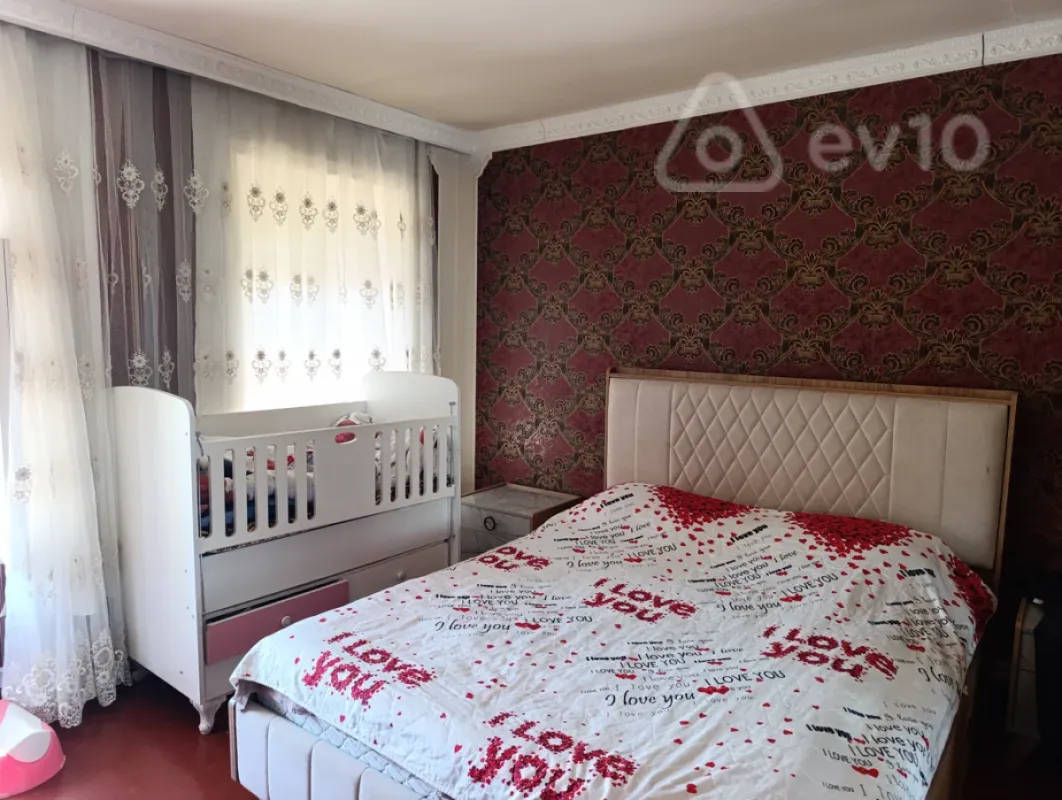 Satılır 6 otaqlı həyət evi 1800 m²