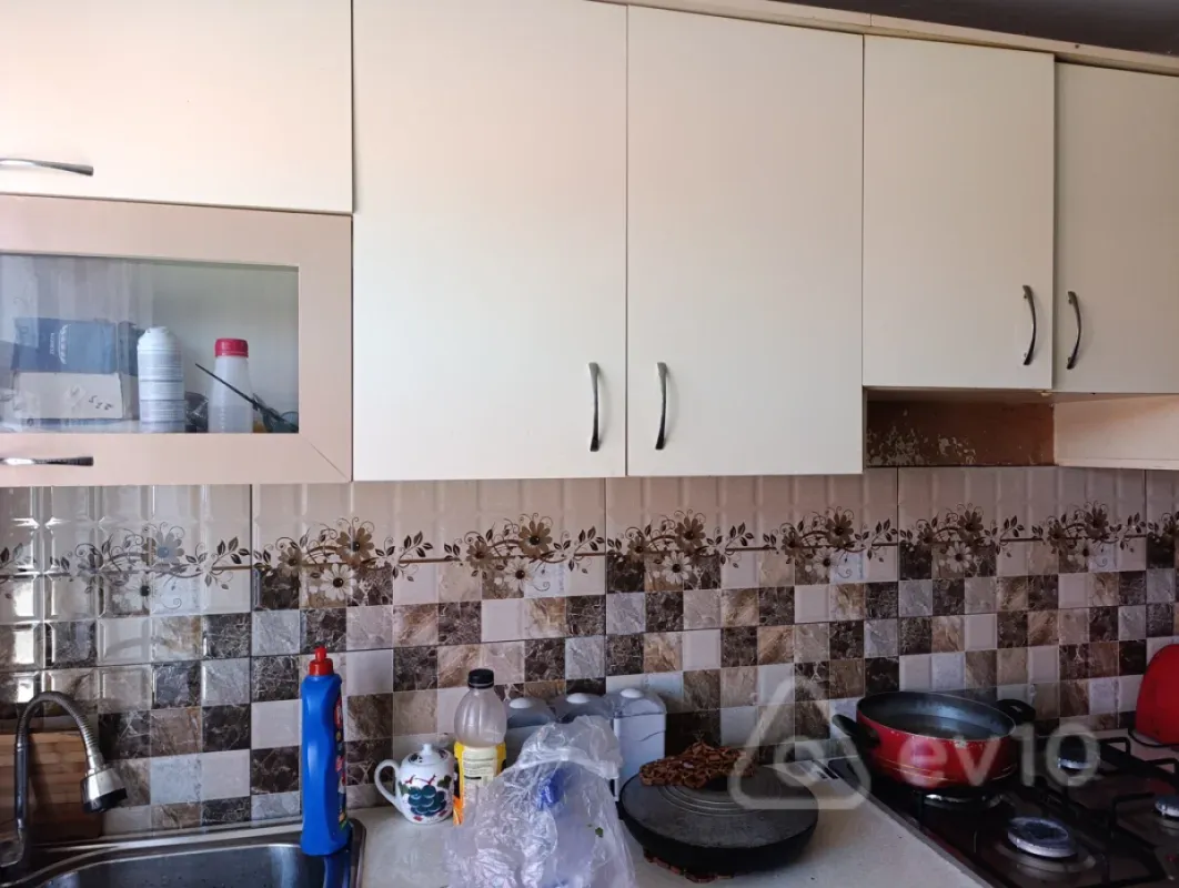 Satılır 6 otaqlı həyət evi 1800 m²