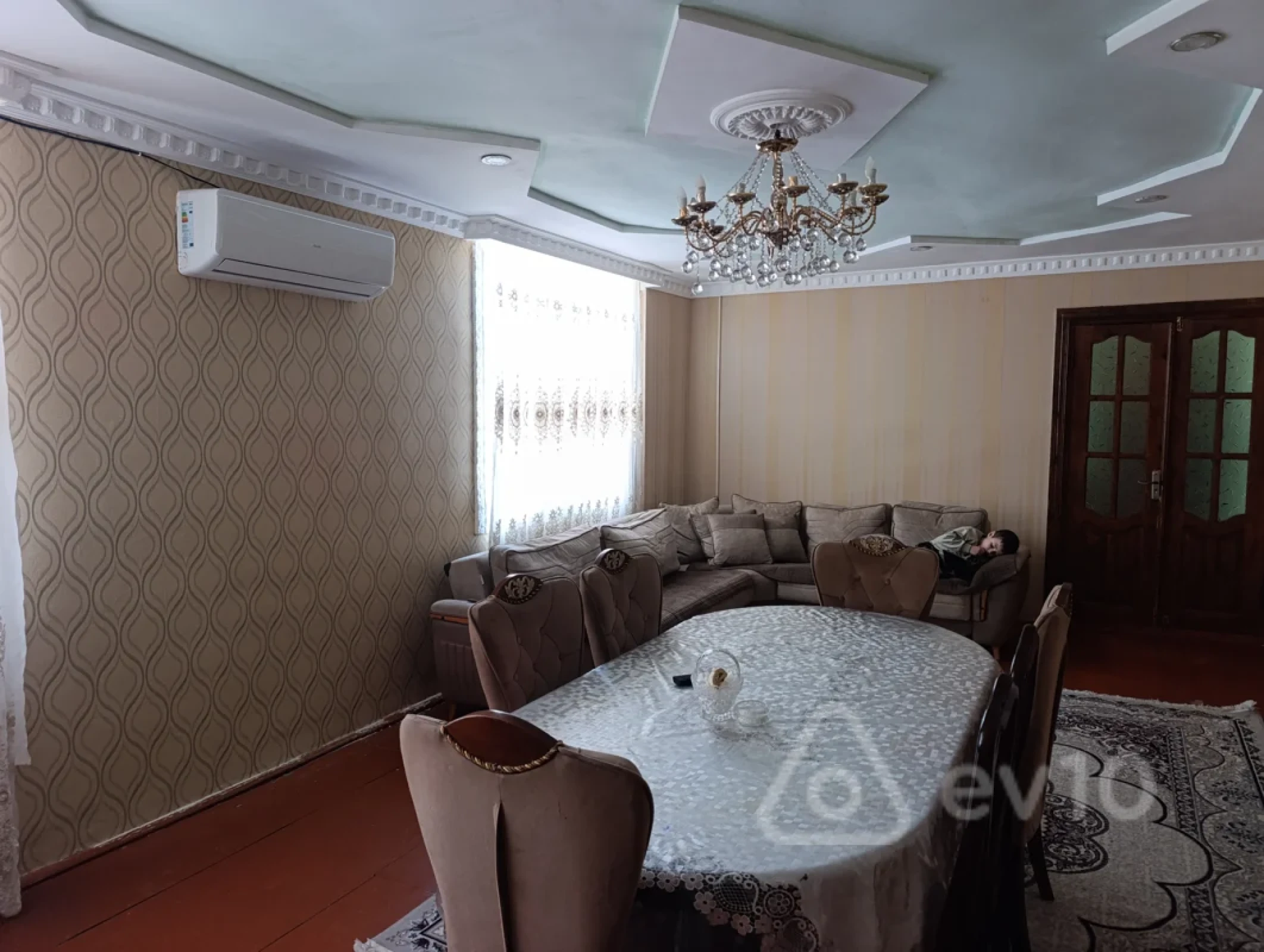 Satılır 6 otaqlı həyət evi 1800 m²