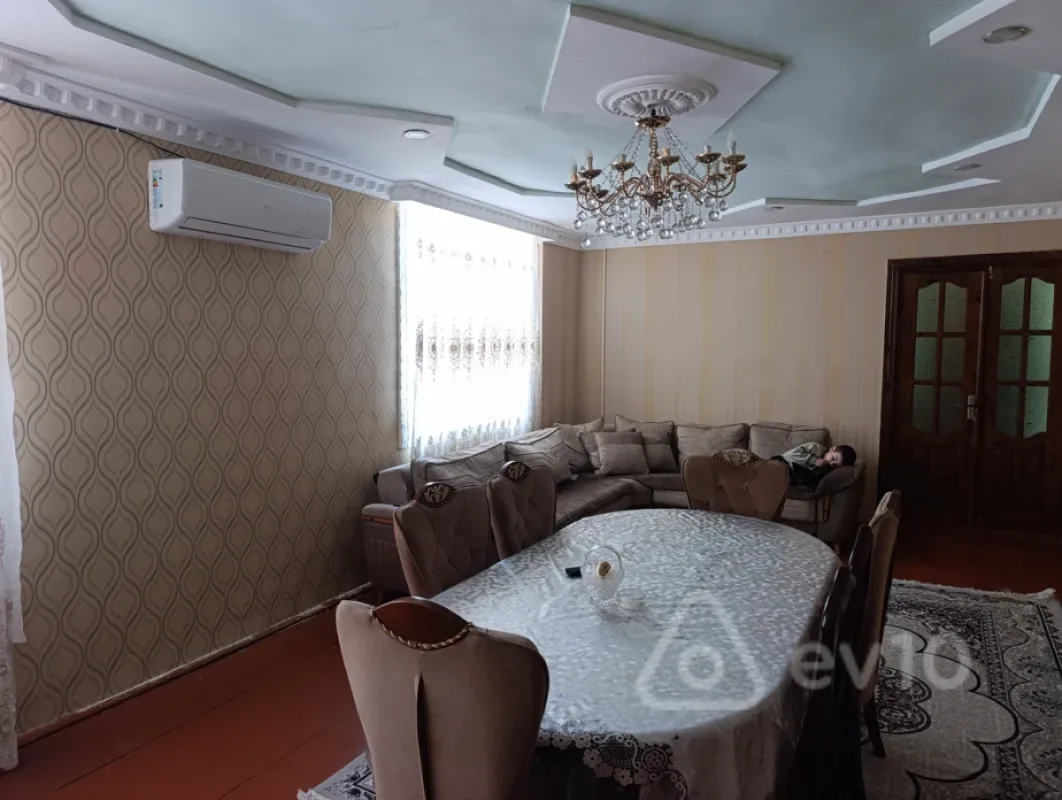 Satılır 6 otaqlı həyət evi 1800 m²