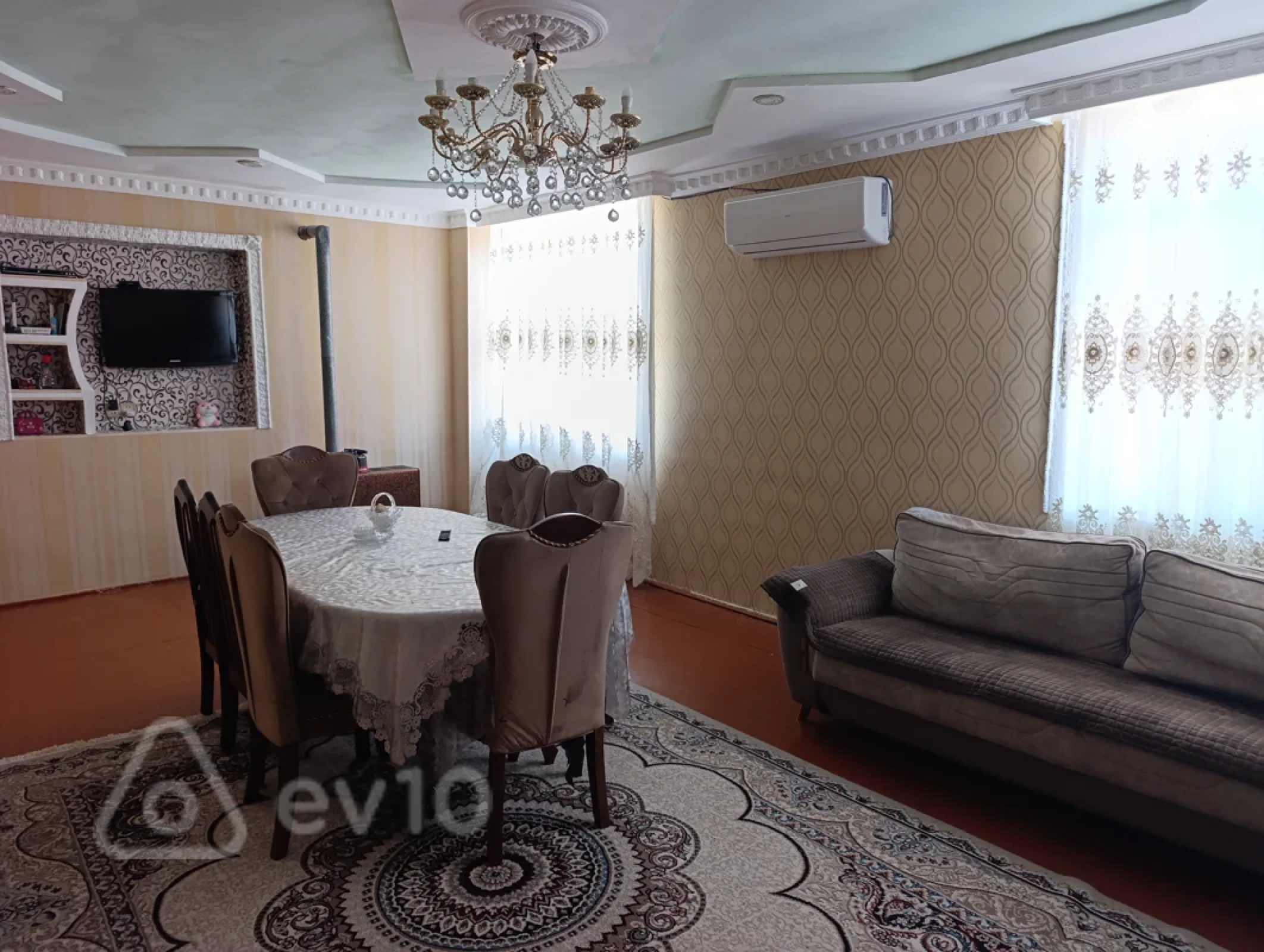 Satılır 6 otaqlı həyət evi 1800 m²