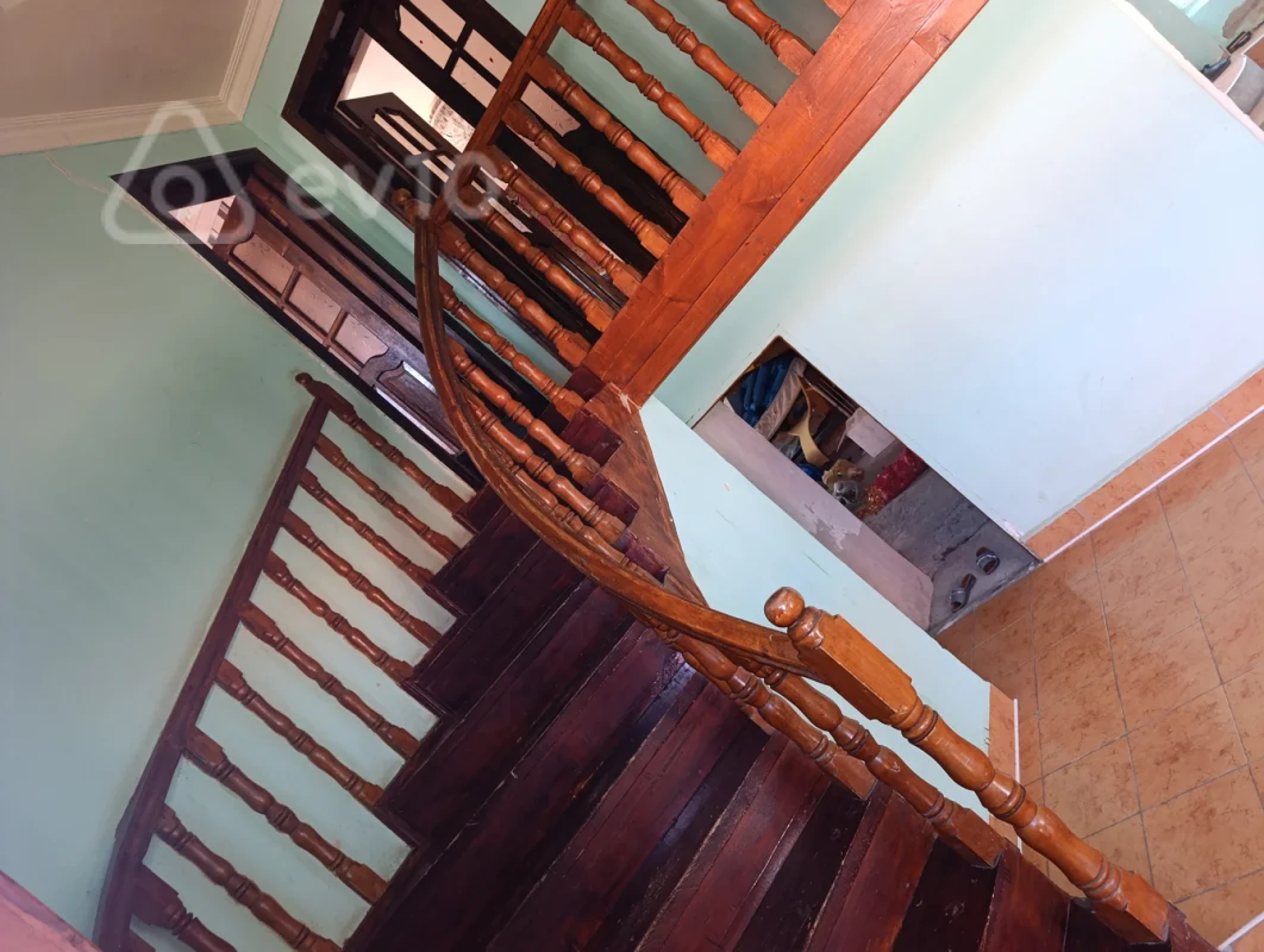 Satılır 6 otaqlı həyət evi 1800 m²