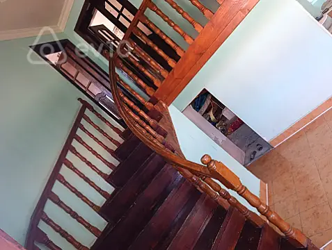 Satılır 6 otaqlı həyət evi 1800 m²