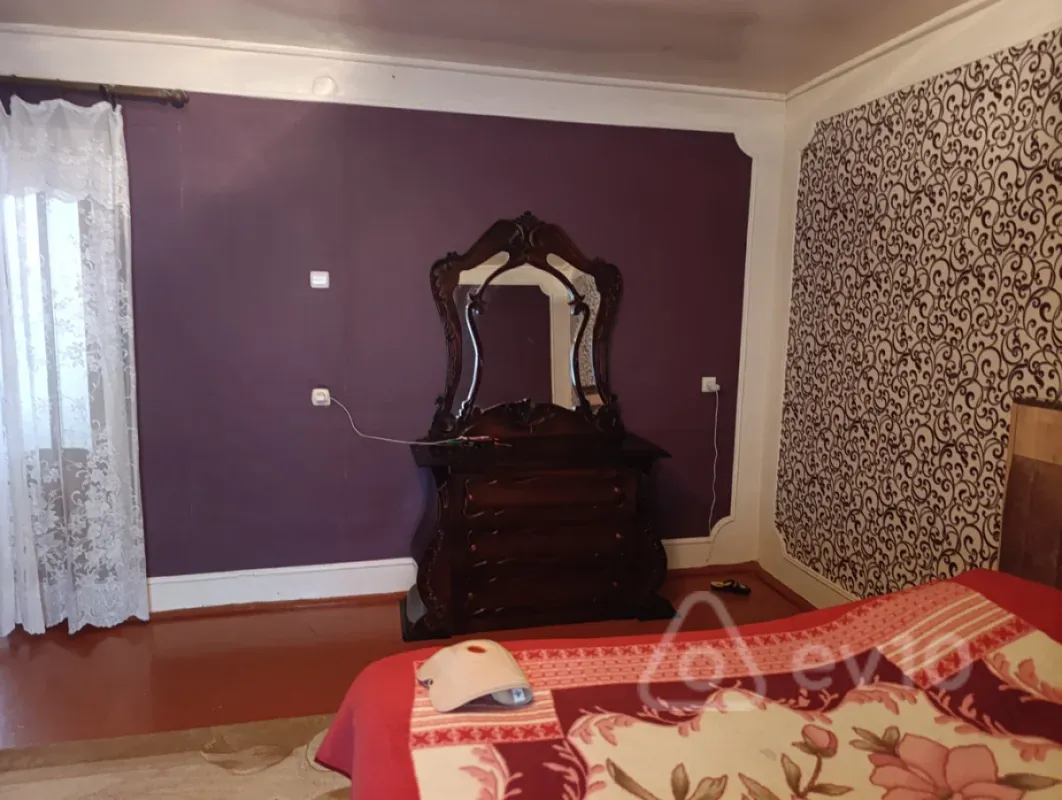 Satılır 6 otaqlı həyət evi 1800 m²