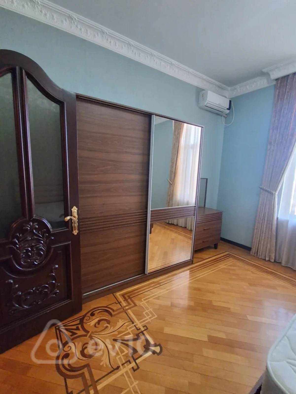 Kirayə verilir 4 otaqlı ofis 220 m²