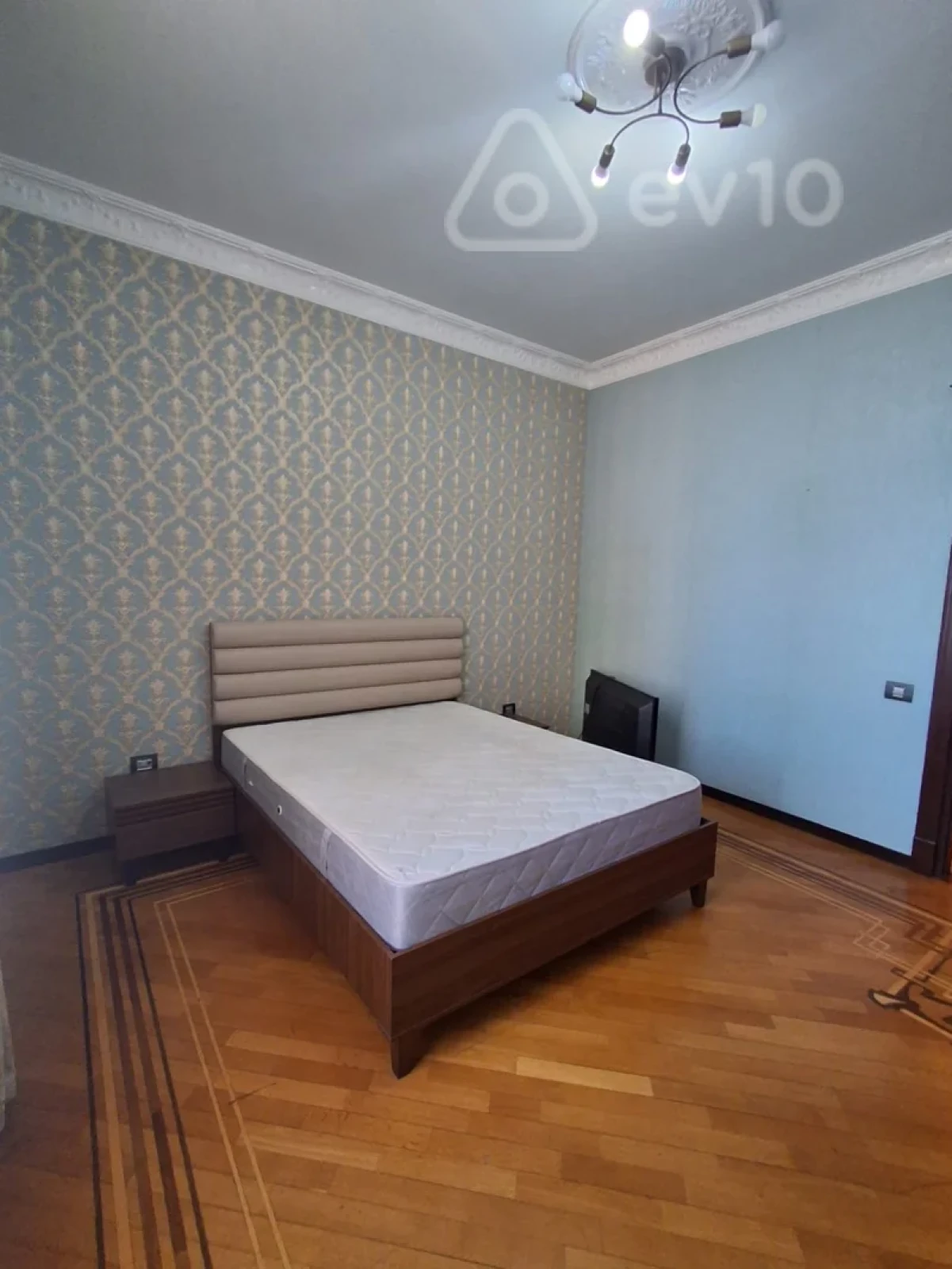 Kirayə verilir 4 otaqlı ofis 220 m²