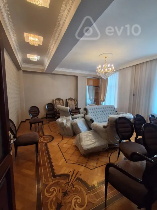 Kirayə verilir 4 otaqlı ofis 220 m²