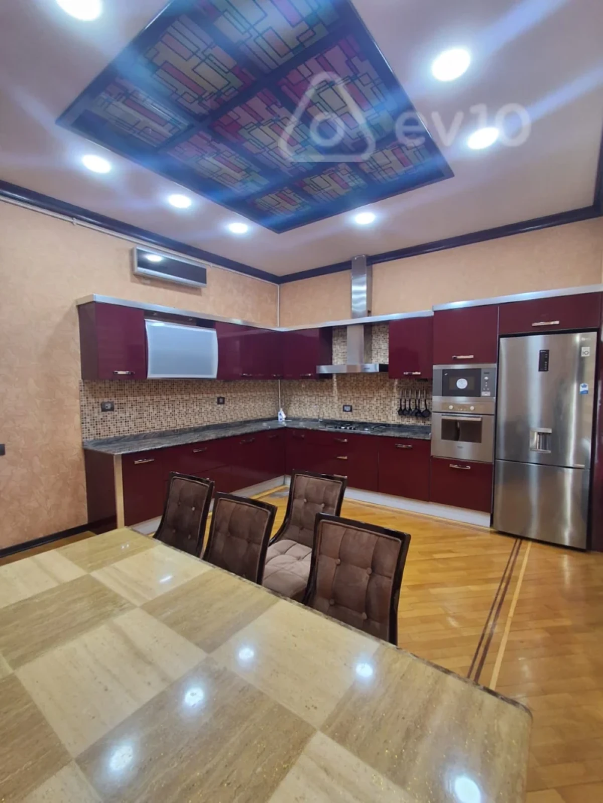 Kirayə verilir 4 otaqlı ofis 220 m²