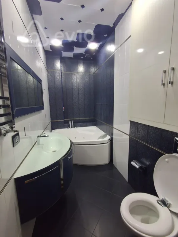 Kirayə verilir 4 otaqlı ofis 220 m²