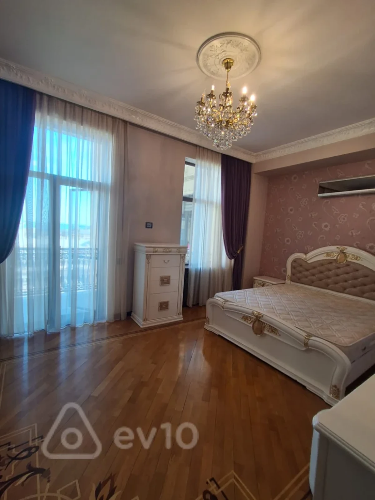 Kirayə verilir 4 otaqlı ofis 220 m²