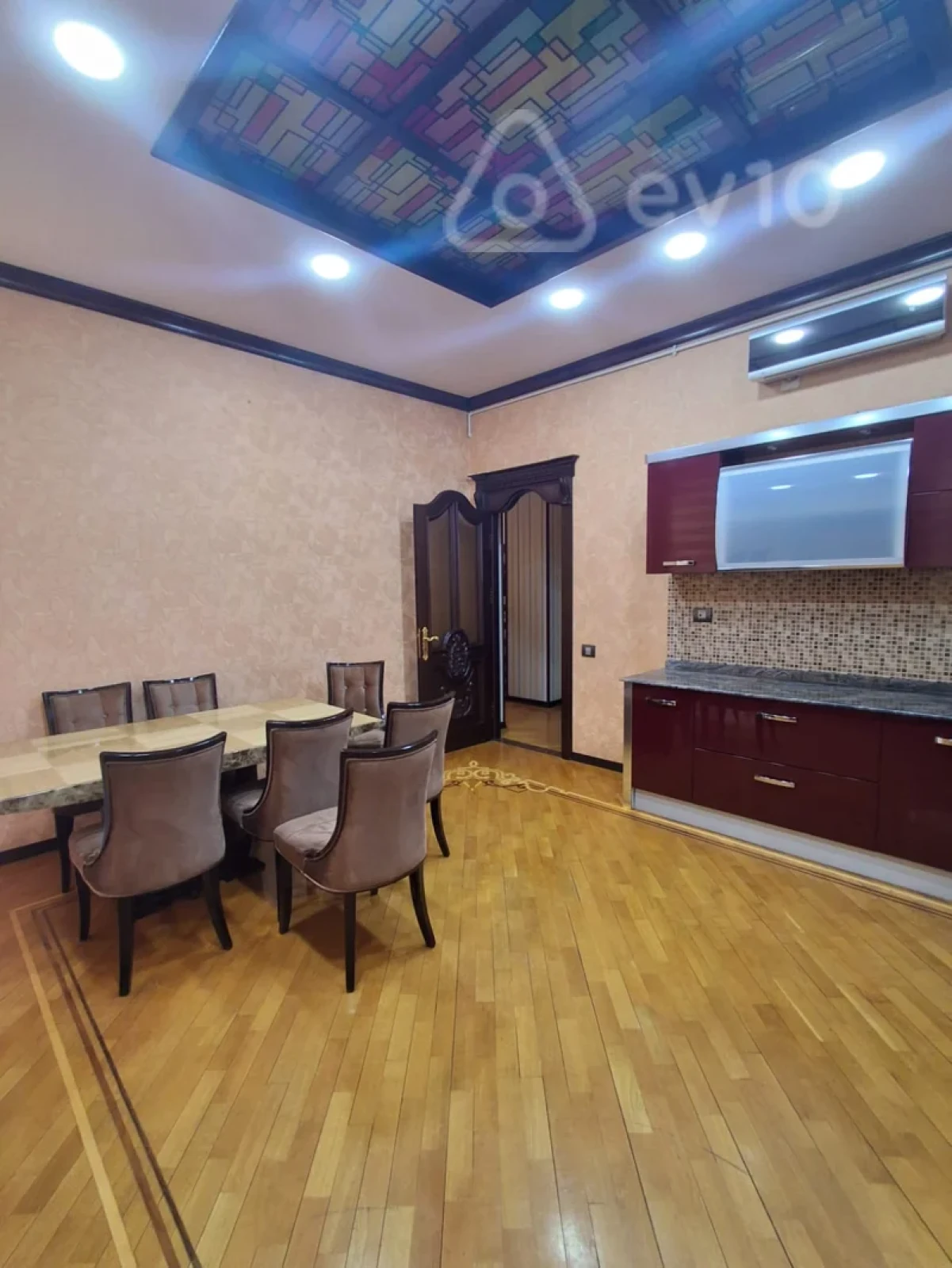 Kirayə verilir 4 otaqlı ofis 220 m²