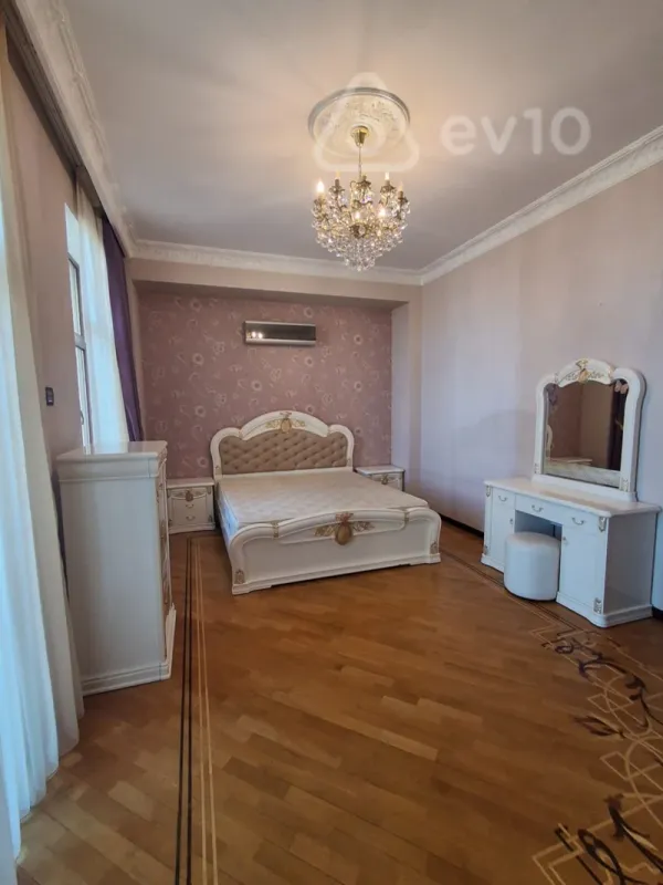 Kirayə verilir 4 otaqlı ofis 220 m²