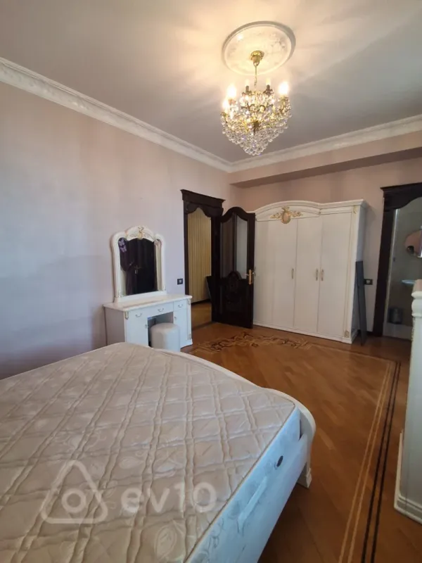 Kirayə verilir 4 otaqlı ofis 220 m²