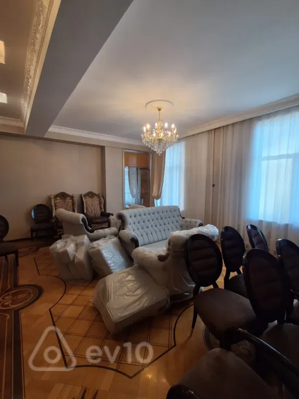 Kirayə verilir 4 otaqlı ofis 220 m²