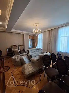 Kirayə verilir 4 otaqlı ofis 220 m²