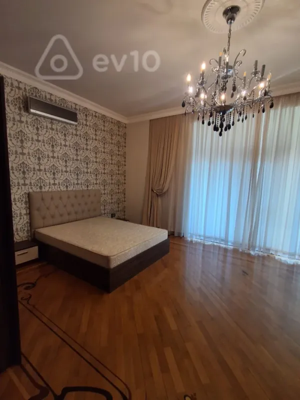 Kirayə verilir 4 otaqlı ofis 220 m²