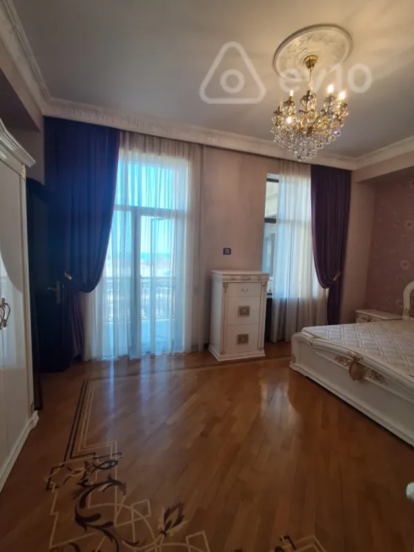 Kirayə verilir 4 otaqlı ofis 220 m²