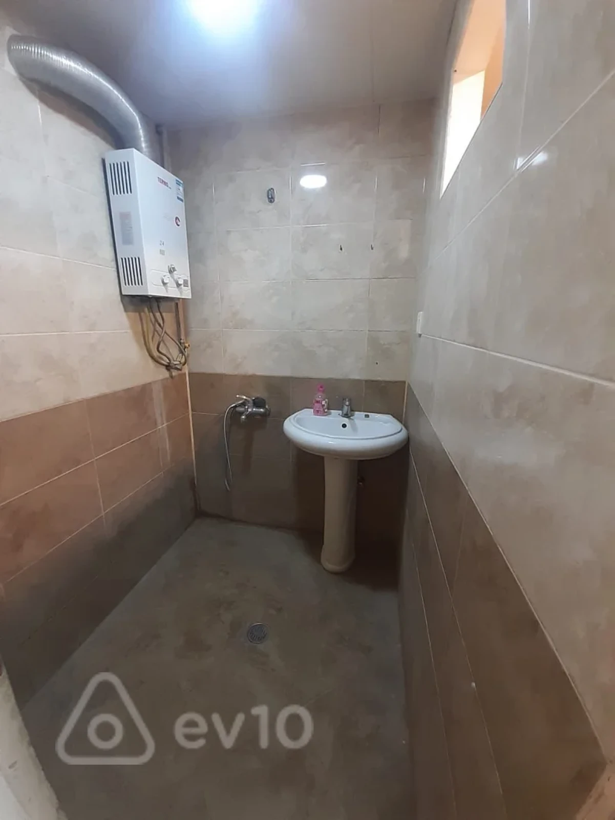 Kirayə verilir 2 otaqlı köhnə tikili 50 m²