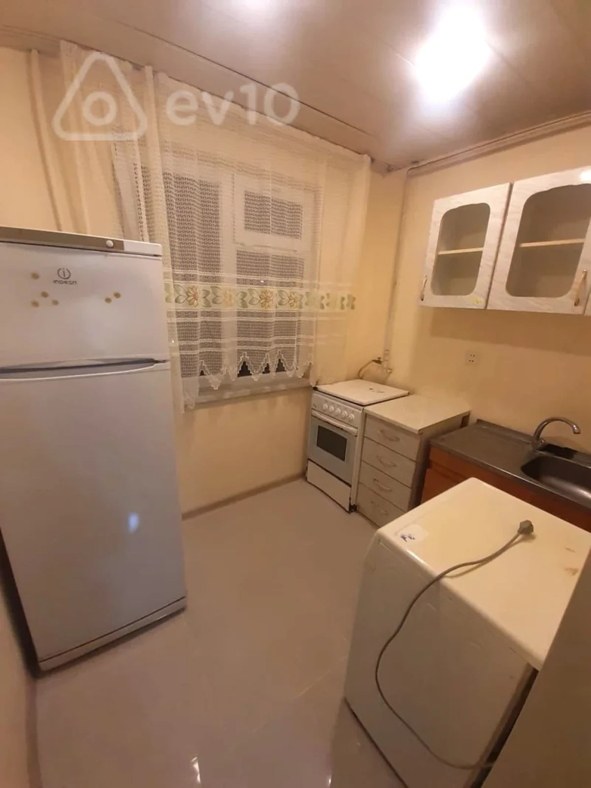 Kirayə verilir 2 otaqlı köhnə tikili 50 m²