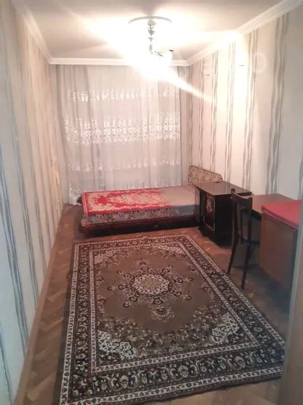 Kirayə verilir 2 otaqlı köhnə tikili 50 m²