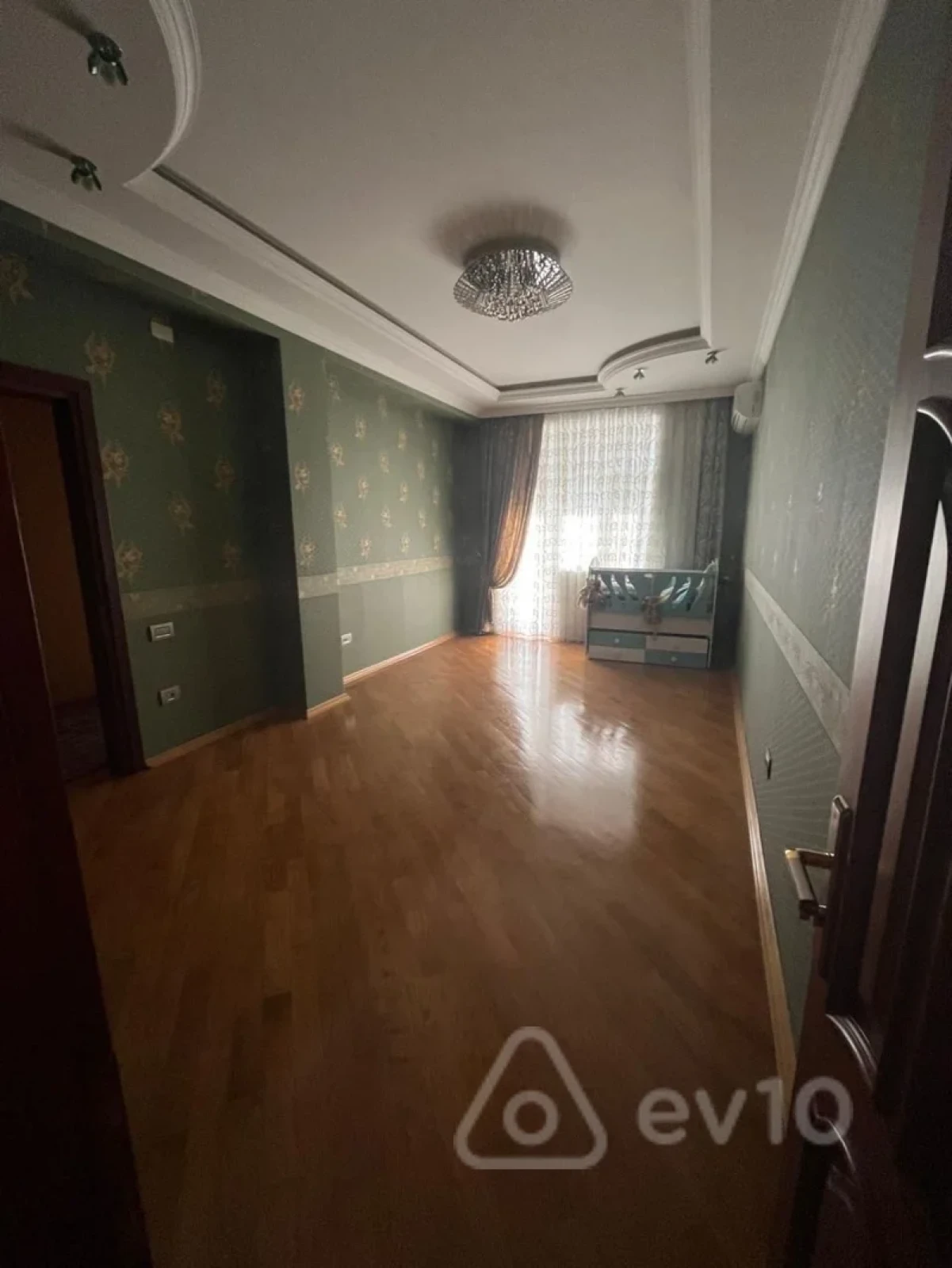 Satılır 5 otaqlı yeni tikili 205 m²