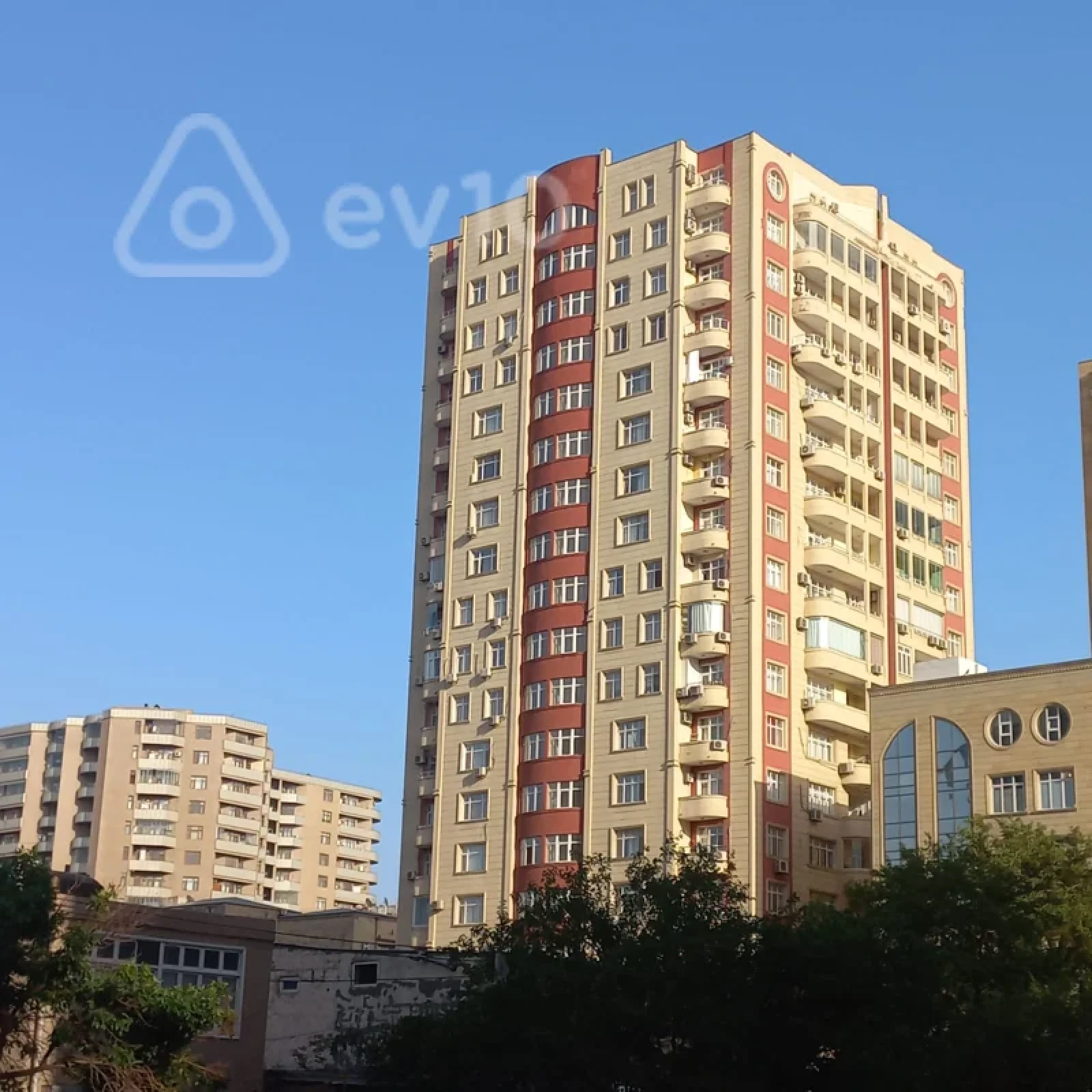 Satılır 5 otaqlı yeni tikili 205 m²