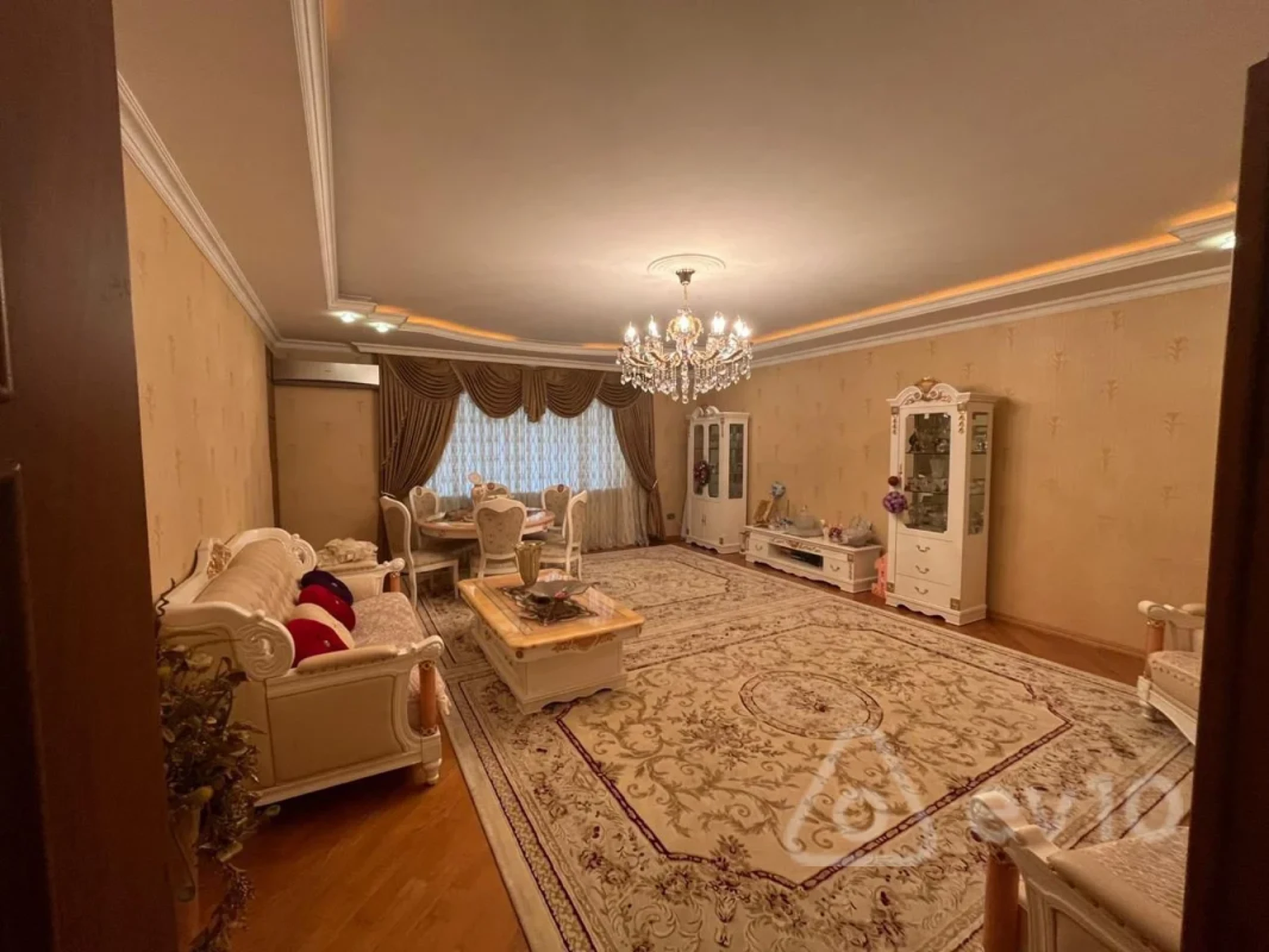 Satılır 5 otaqlı yeni tikili 205 m²