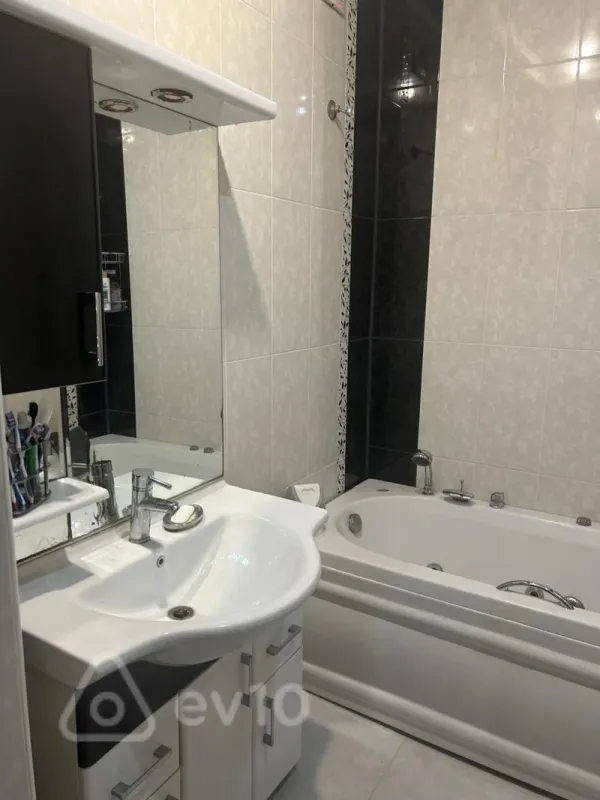 Kirayə verilir 3 otaqlı yeni tikili 100 m²