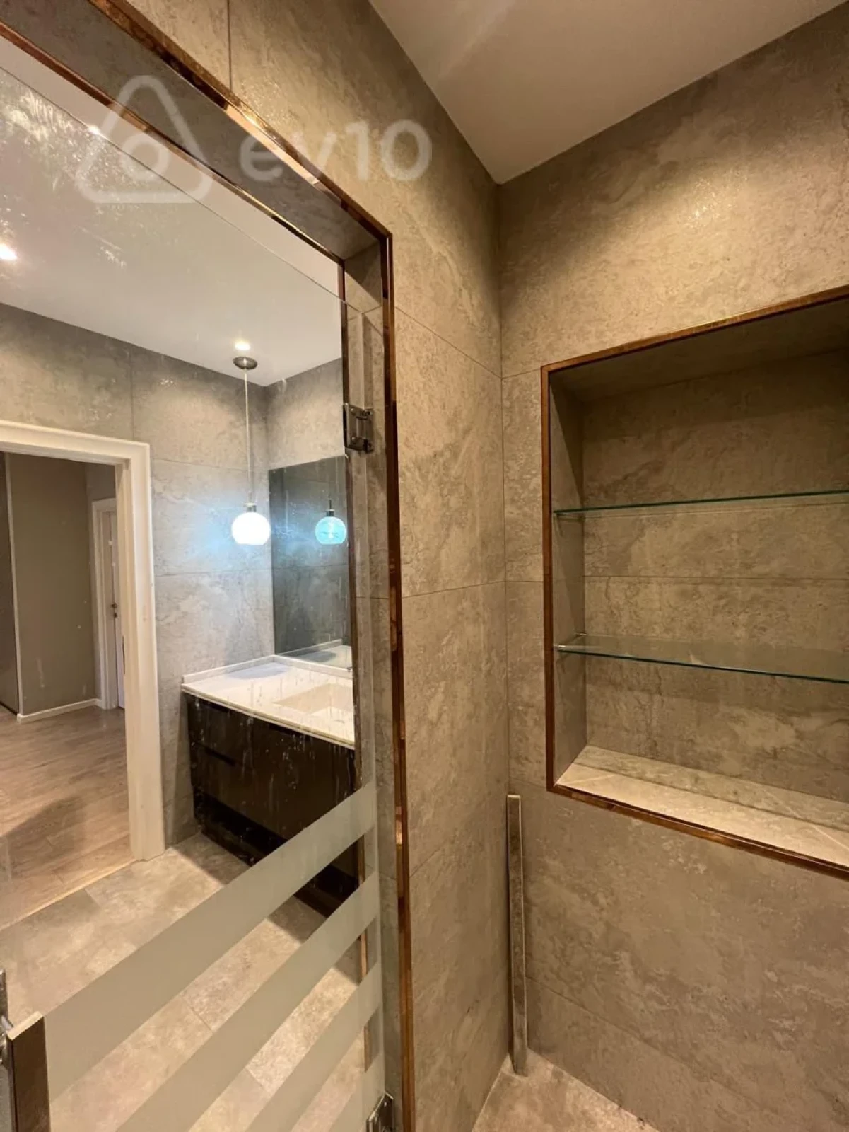 Satılır 3 otaqlı yeni tikili 105 m²