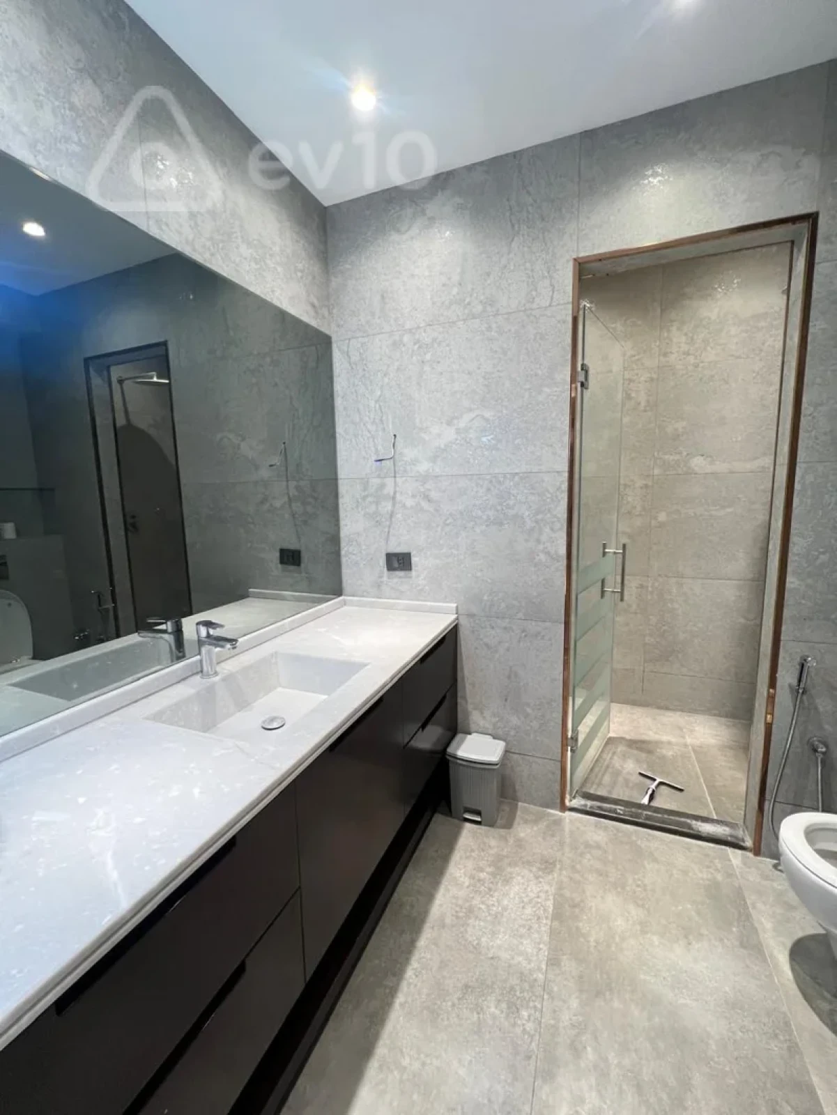 Satılır 3 otaqlı yeni tikili 105 m²