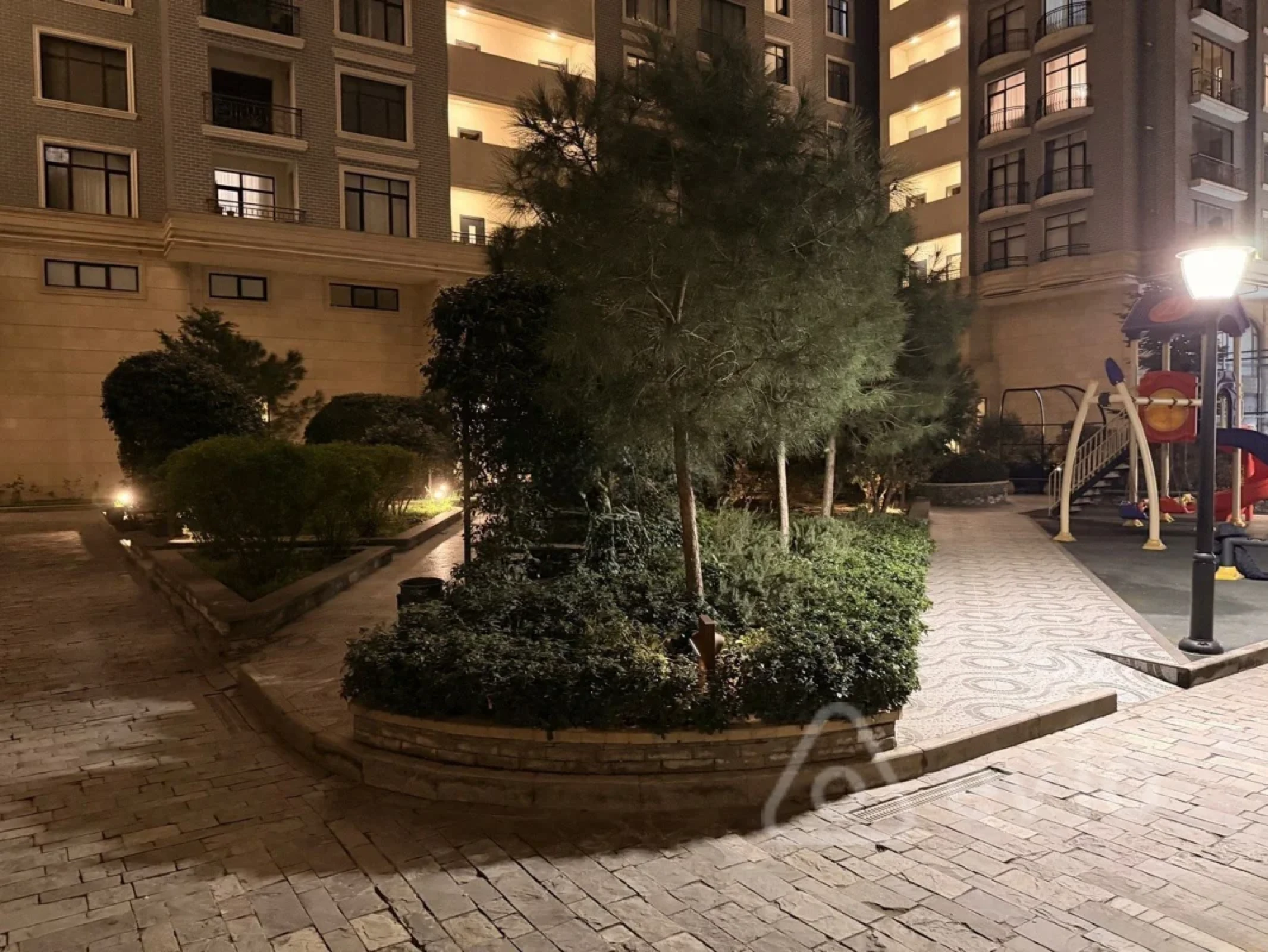 Kirayə verilir 2 otaqlı yeni tikili 65 m²