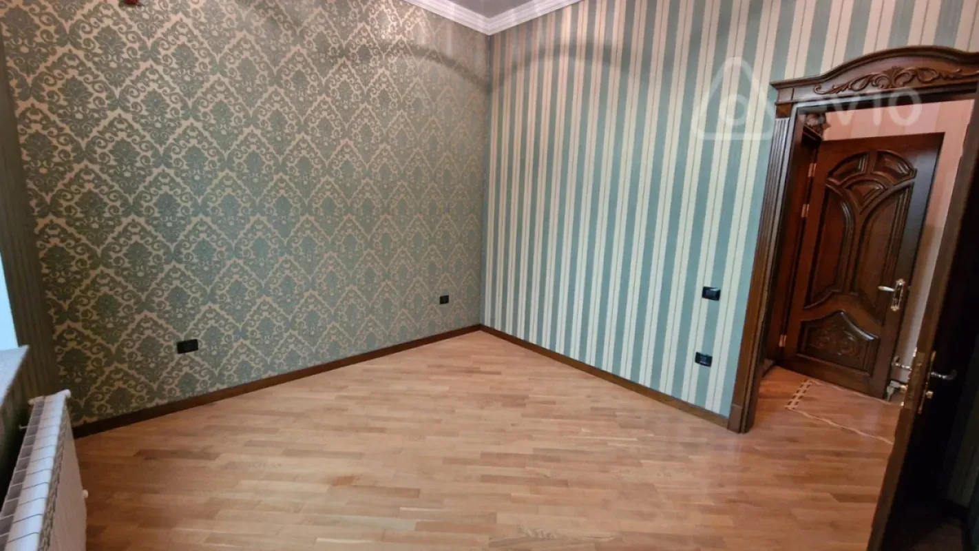 Satılır 10 otaqlı həyət evi 750 m²