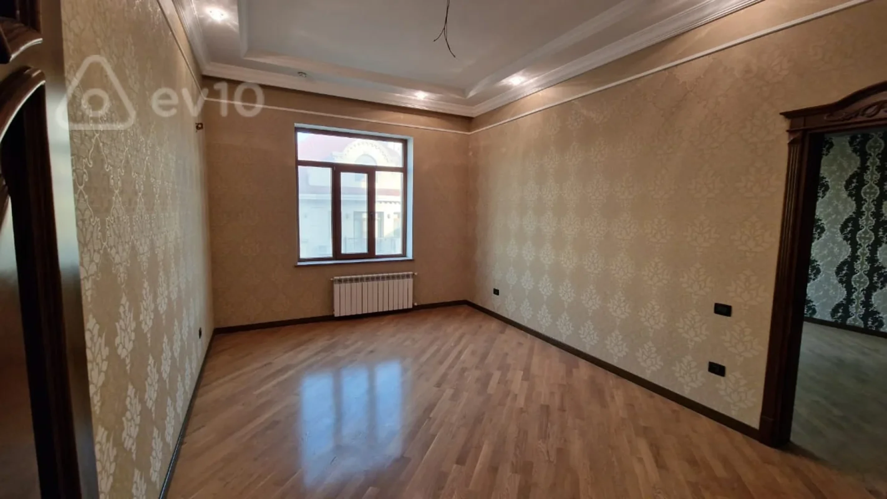 Satılır 10 otaqlı həyət evi 750 m²