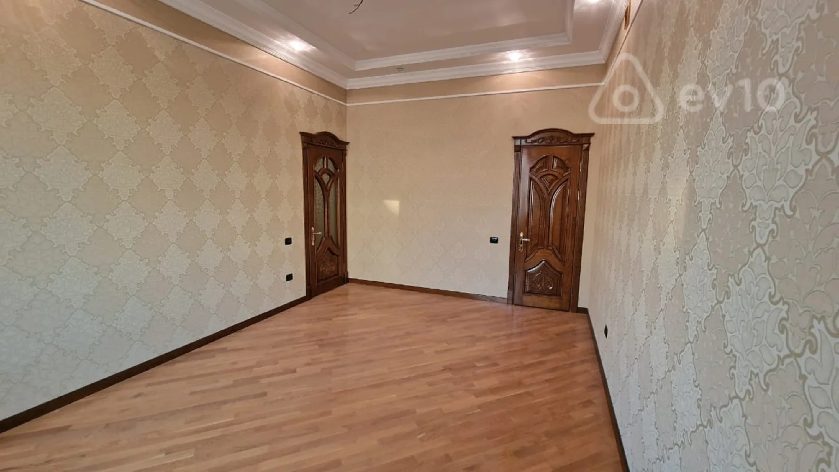 Satılır 10 otaqlı həyət evi 750 m²