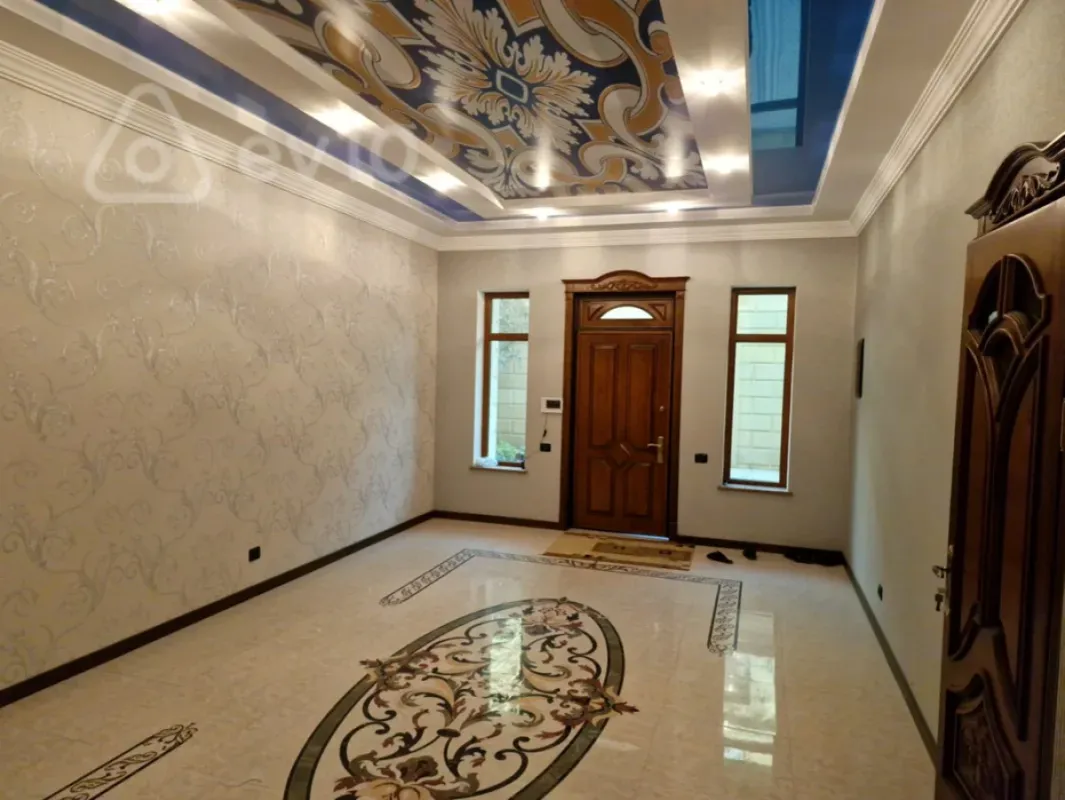 Satılır 10 otaqlı həyət evi 750 m²
