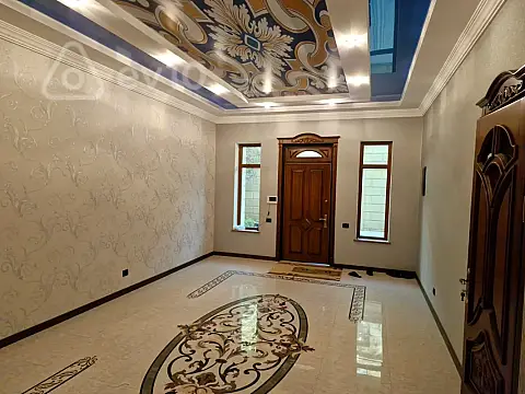 Satılır 10 otaqlı həyət evi 750 m²
