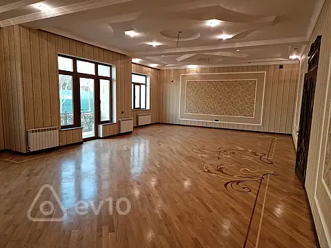 Satılır 10 otaqlı həyət evi 750 m²